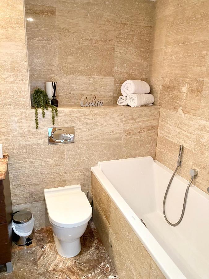 Ocean Village Lovely 2 Bedroom Apartment ジブラルタル エクステリア 写真
