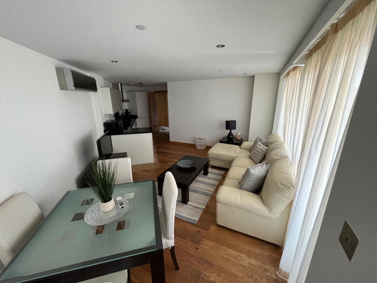 Ocean Village Lovely 2 Bedroom Apartment ジブラルタル エクステリア 写真