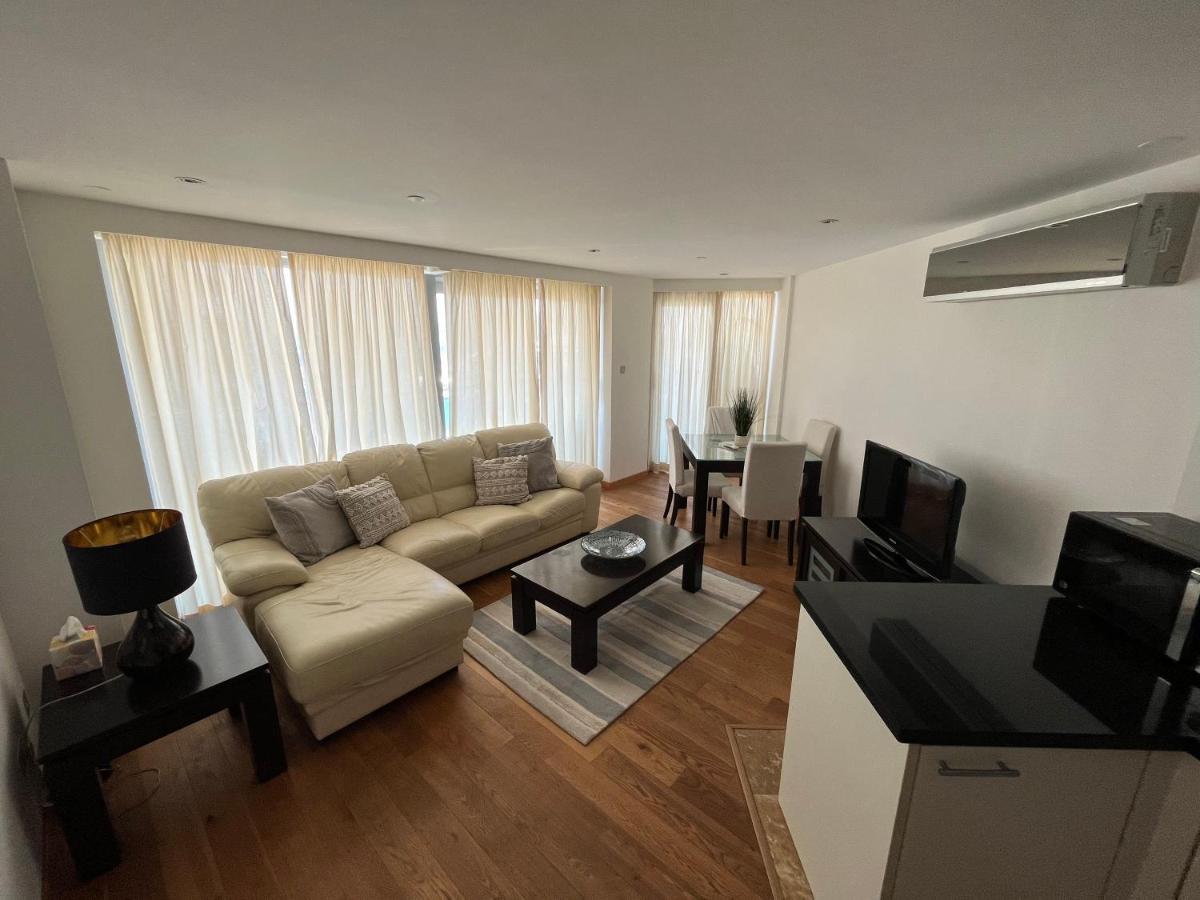 Ocean Village Lovely 2 Bedroom Apartment ジブラルタル エクステリア 写真