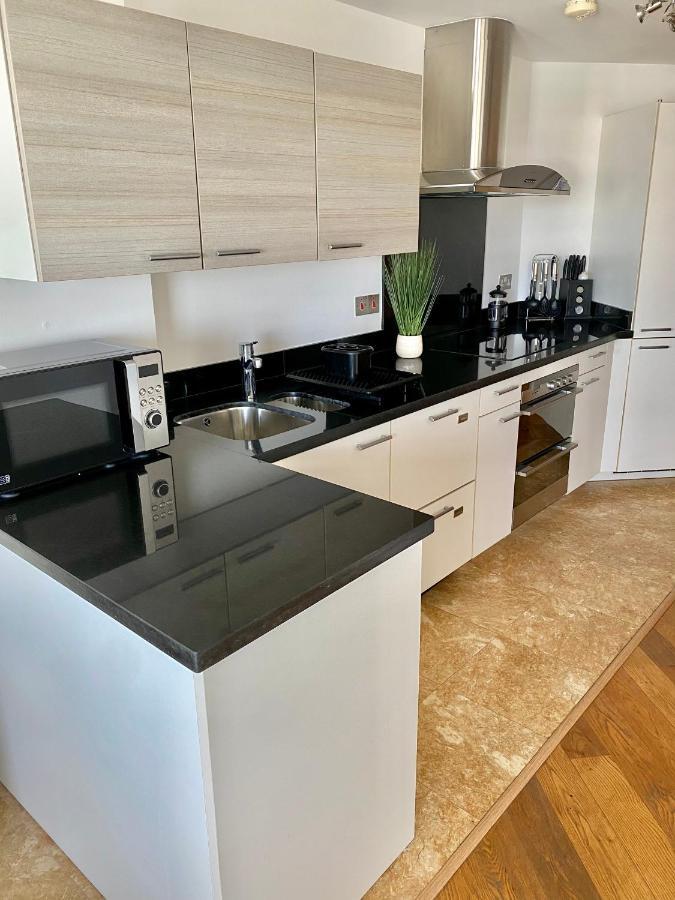 Ocean Village Lovely 2 Bedroom Apartment ジブラルタル エクステリア 写真