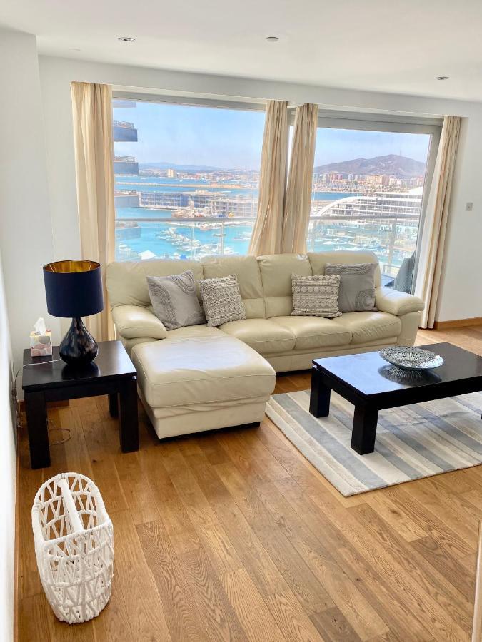 Ocean Village Lovely 2 Bedroom Apartment ジブラルタル エクステリア 写真