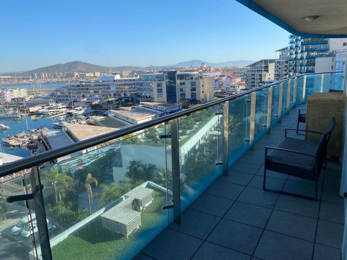 Ocean Village Lovely 2 Bedroom Apartment ジブラルタル エクステリア 写真